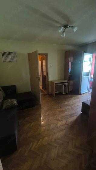 Apartament cu 3 camere semidecomandat în Grigorescu