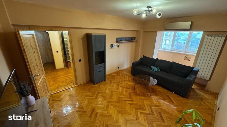Apartament cu 3 camere în Craiovița Nouă