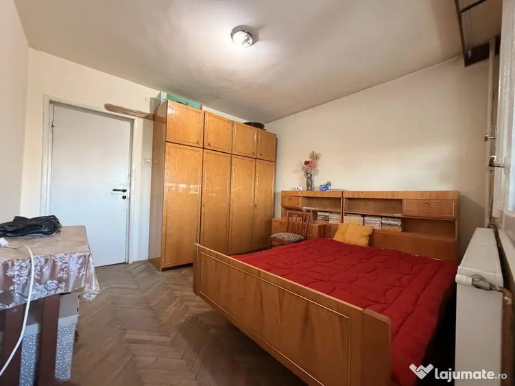 Apartament cu 2 camere decomandat în P-ța Victoriei