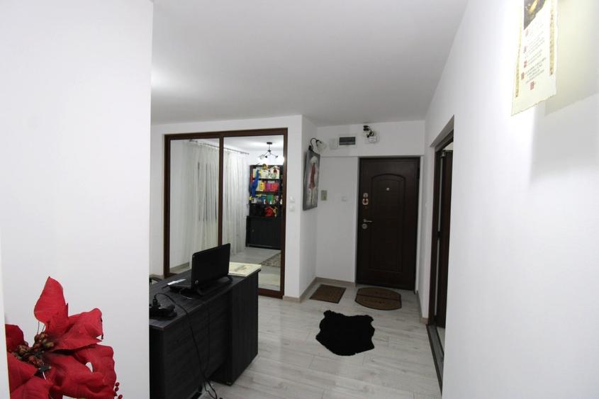 Apartament cu 3 camere decomandat în