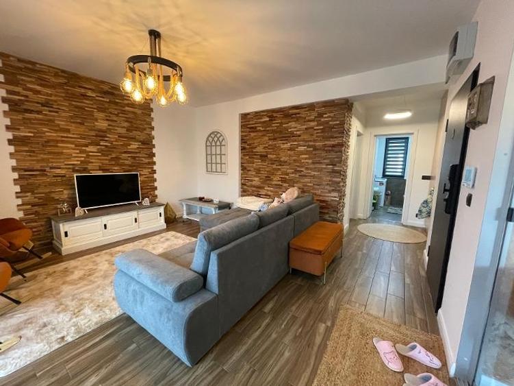 Apartament cu 2 camere semidecomandat în Furnica