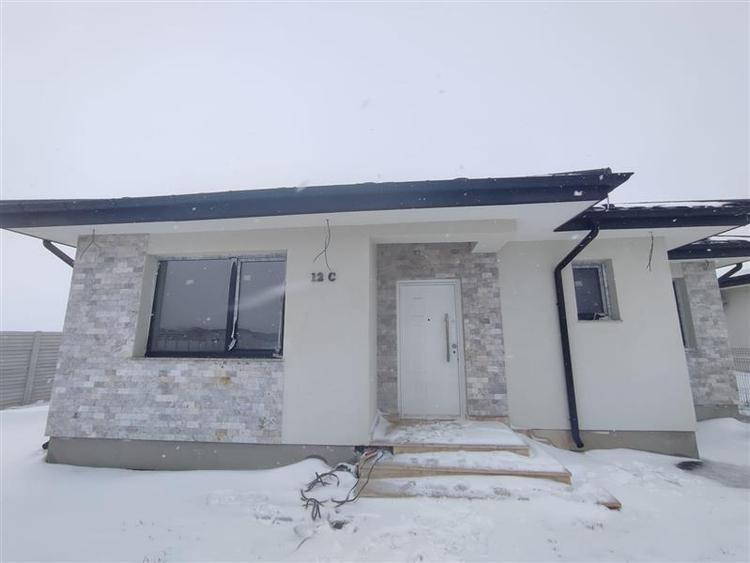 Casă cu 4 camere cu Teren 528 Mp în Tamași