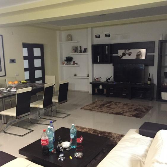 Casă individuală cu 9 camere cu Teren 220 Mp în Tomis II