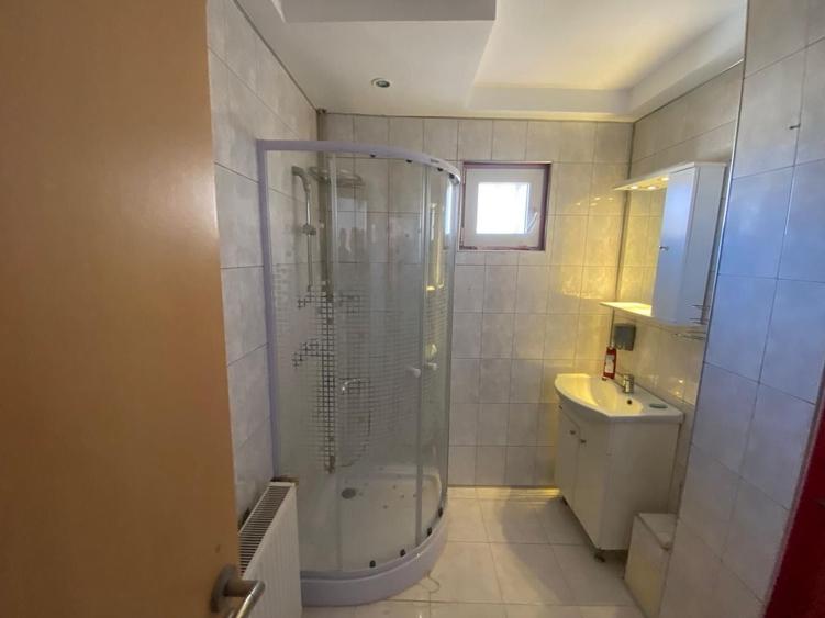 Apartament cu 2 camere de închiriat - 4