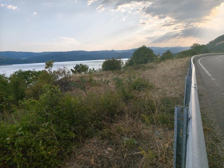 Teren intravilan de 1398 mp, în Svinița