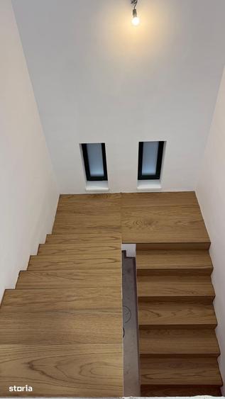 Casă cu 5 camere cu Teren 405 Mp în Crevedia