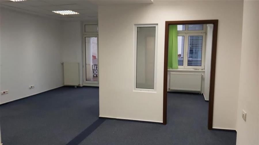 Birou, de 42 mp, în Universitate