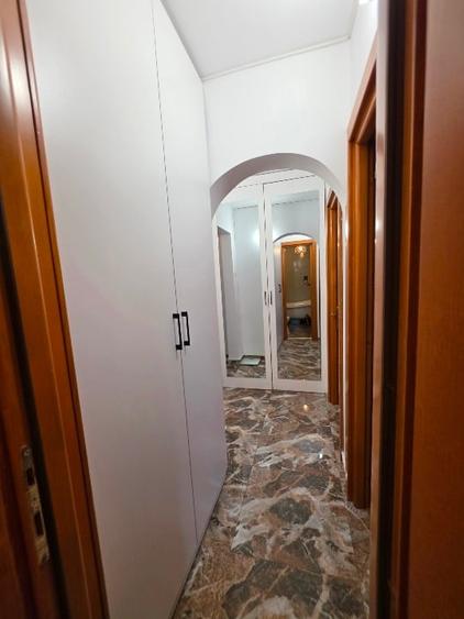 Apartament cu 3 camere decomandat, mobilat în Central