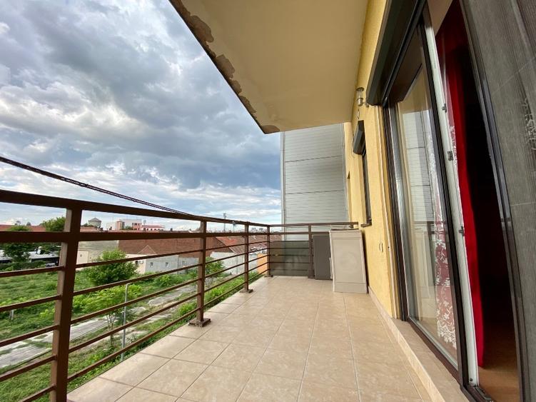 Apartament cu 3 camere semidecomandat, mobilat în Iosefin
