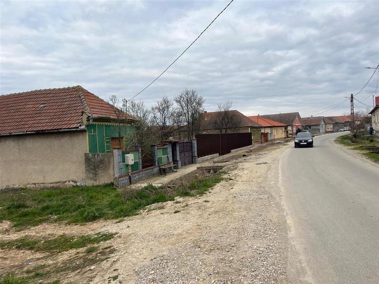 Teren intravilan de 735 mp, în Cheriu