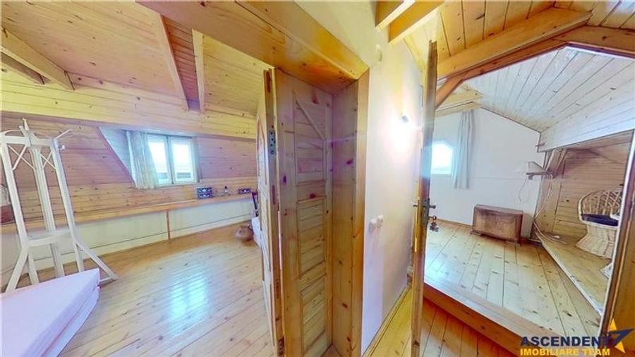 Casă individuală cu 10 camere cu Canalizare în Exterior Est