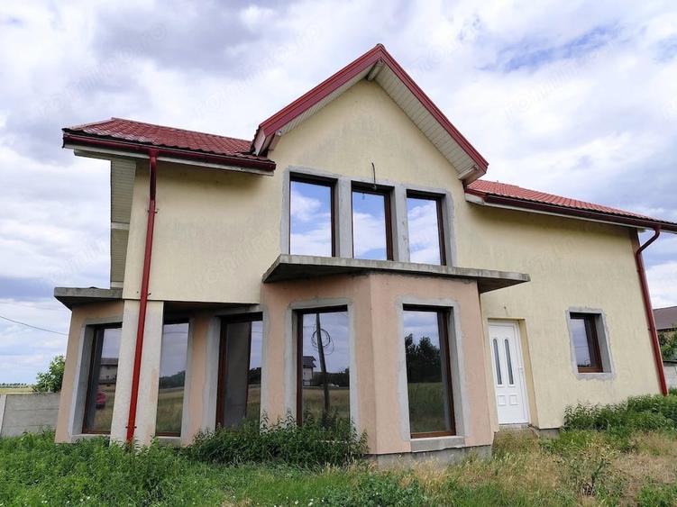 Casă cu Teren 747 Mp în Sânandrei