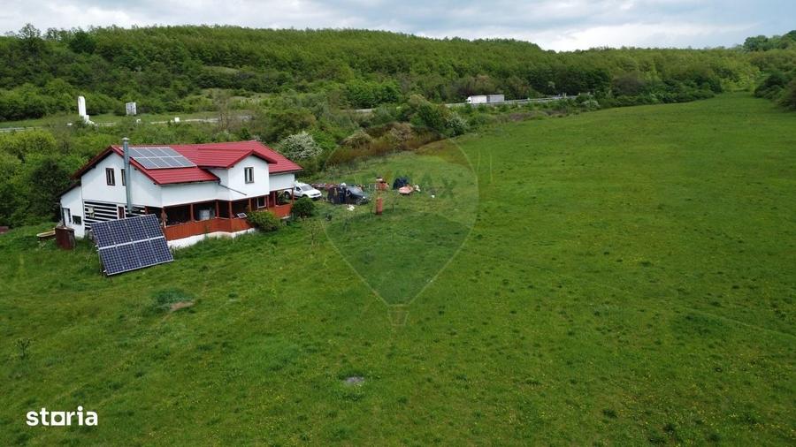 Casă cu 4 camere în Topa Mică