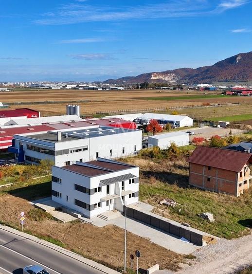 Duplex cu 3 camere cu Canalizare în Cristian