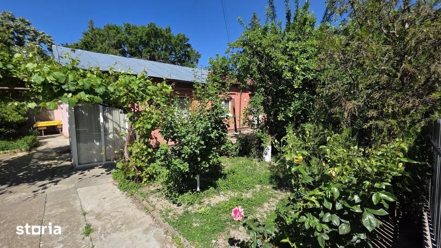 Casă cu 3 camere cu Teren 400 Mp în Central