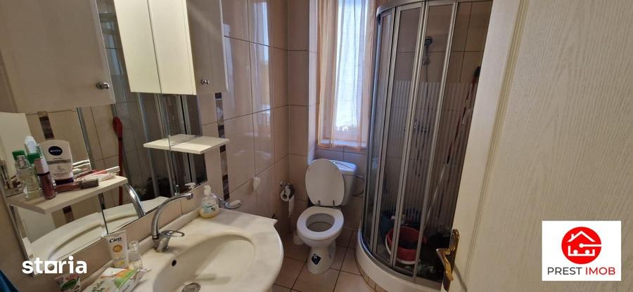 Casă cu 6 camere cu Teren 435 Mp în Central