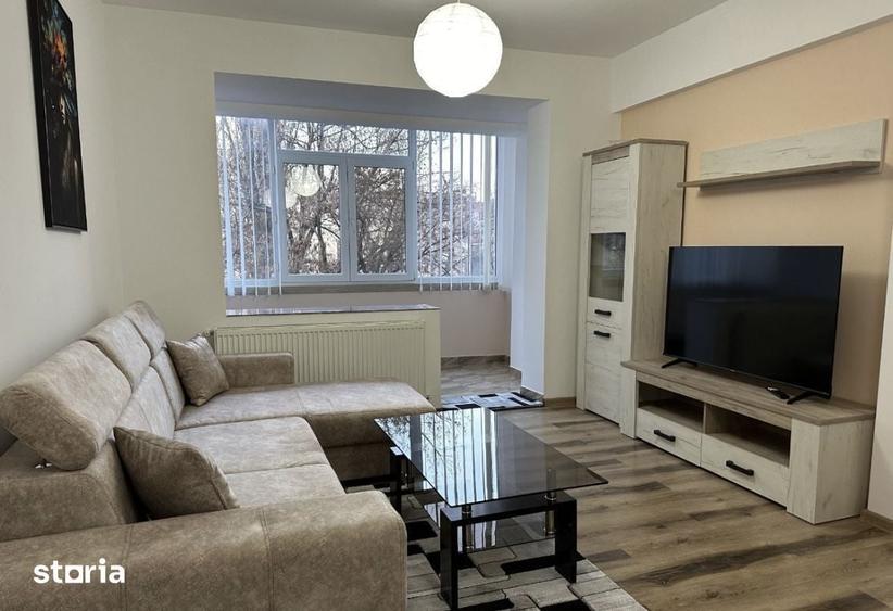 Apartament cu 3 camere decomandat, mobilat în P-ța Romană