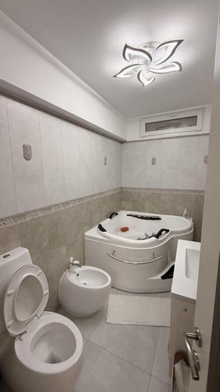 Apartament cu 5 camere decomandat în Dobroești