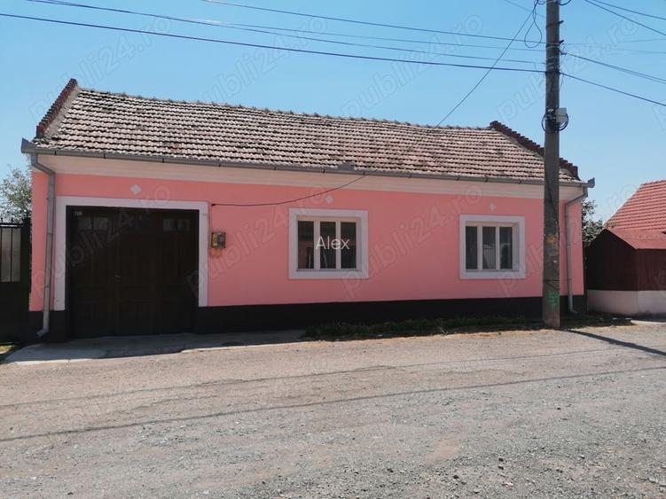 Vand casa in Moldova veche