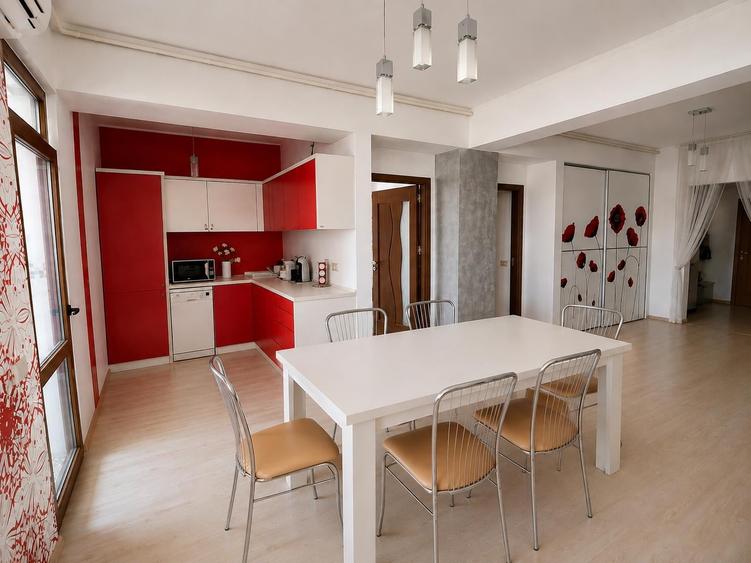 Apartament cu 3 camere decomandat în Câmpului