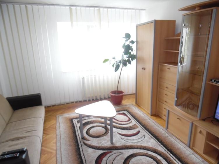 Inchiriez apartament 2 camere decomandat in Deva, zona Independentei, etaj 3, - 3