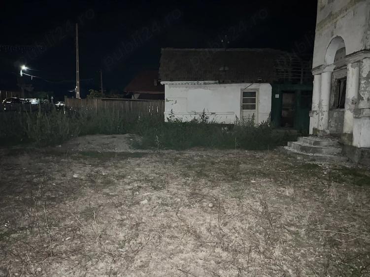 Casă cu 2 camere cu Teren 3000 Mp în Dezrobiți