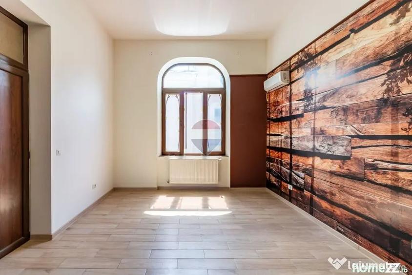 Casă cu 7 camere cu Teren 520 Mp în Unirii