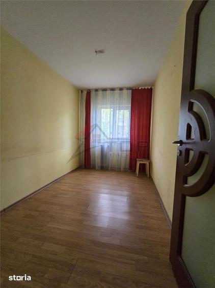 Apartament cu 3 camere decomandat în Dacia