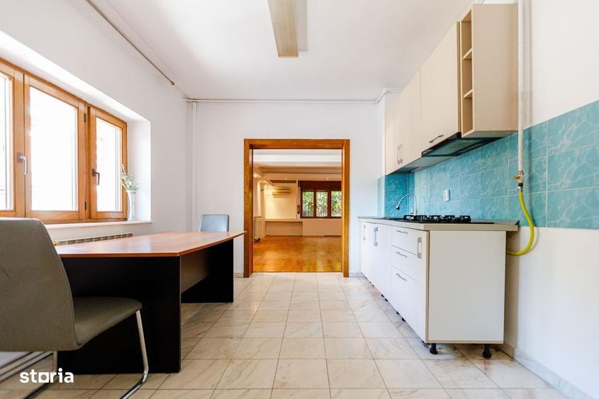 Casă cu 4 camere cu Teren 575 Mp în Lipovei