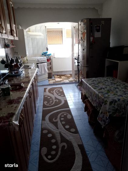 Apartament cu 3 camere decomandat în Călărași