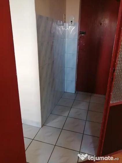 Apartament cu 2 camere decomandat în Ferentari