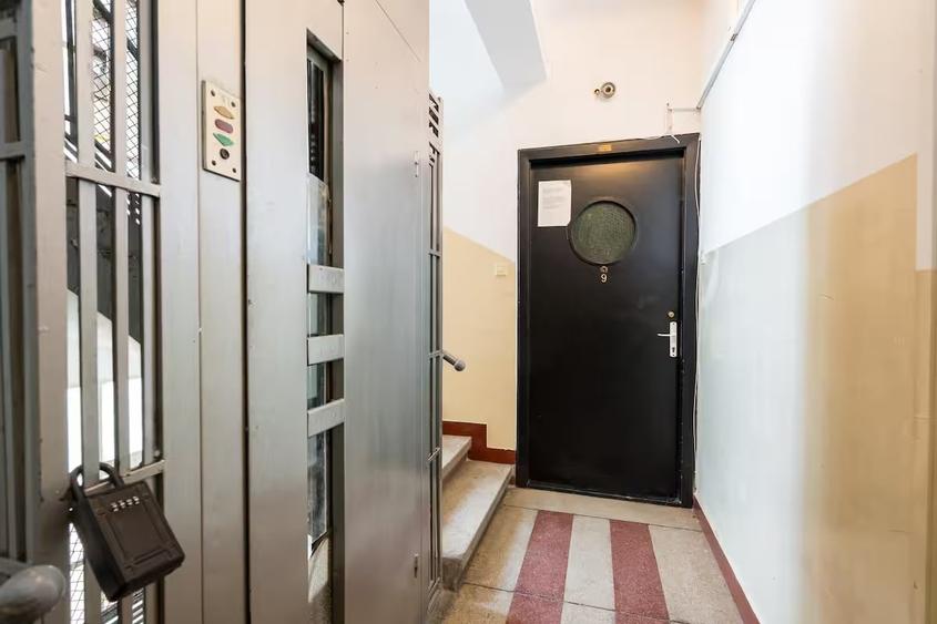 Apartament cu 3 camere decomandat, mobilat în P-ța Unirii