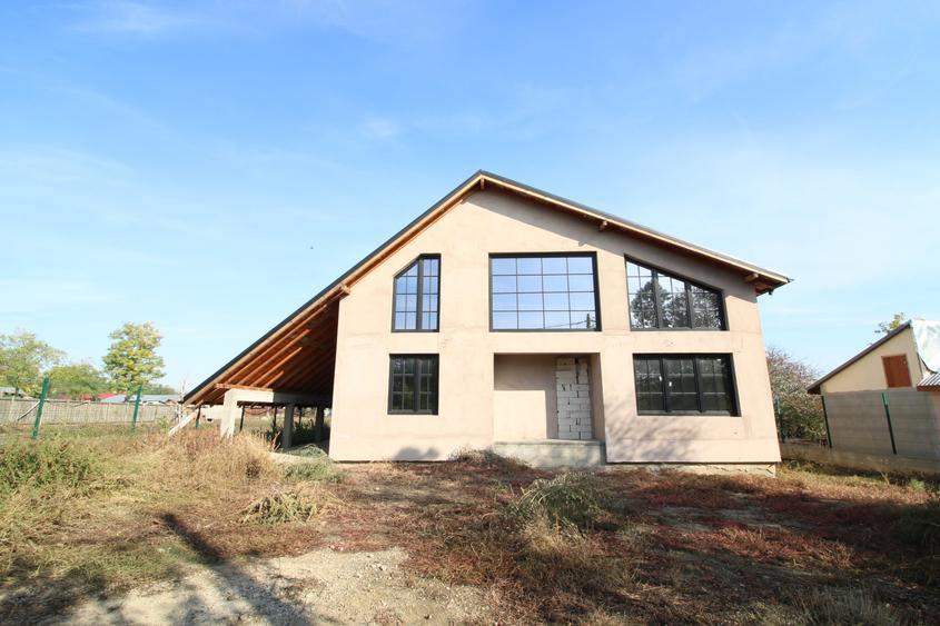 Casă cu 6 camere cu Teren 2000 Mp în Tătaru