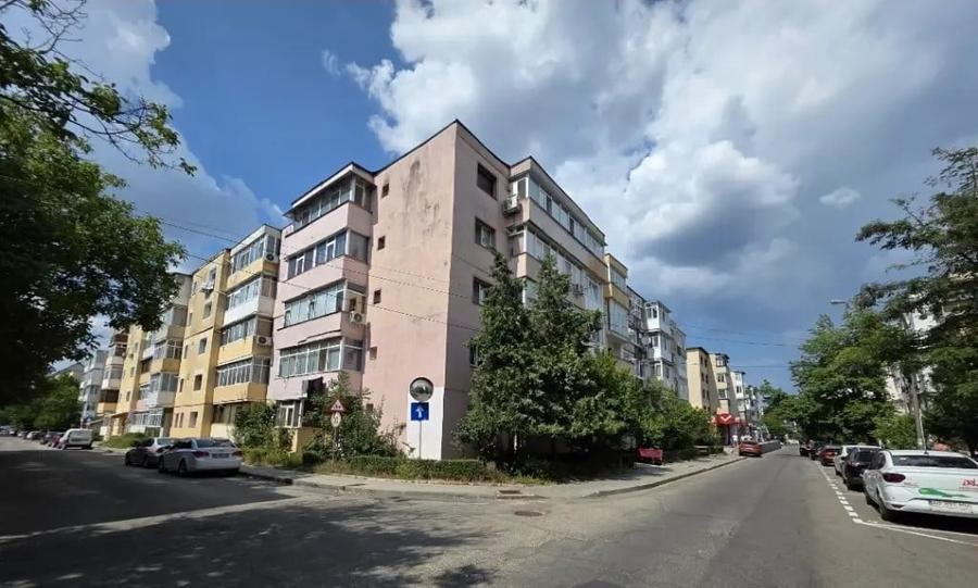 Apartament cu 4 camere decomandat în Găvana