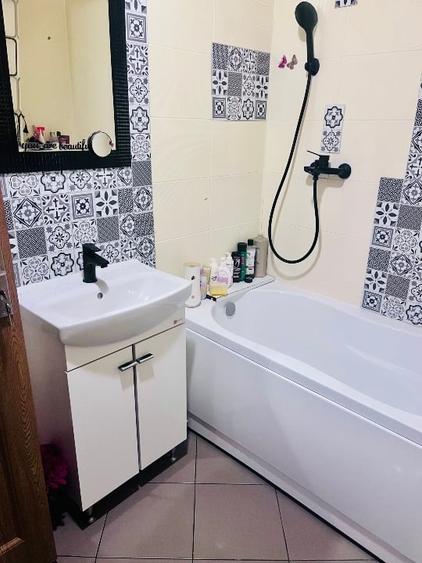 Apartament cu 2 camere decomandat, mobilat în Titan