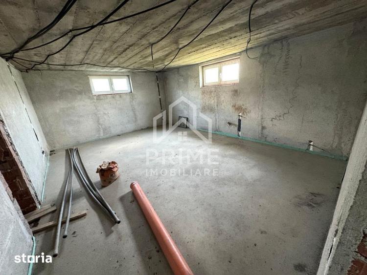 Casă cu 9 camere cu Teren 1000 Mp în Central