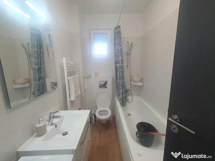 Apartament cu 3 camere semidecomandat în Central