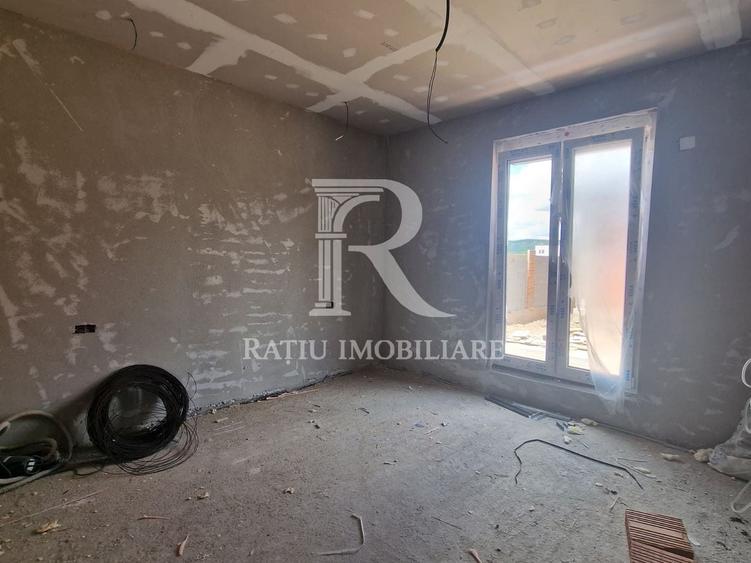 Casă individuală cu 4 camere cu Canalizare în Oșorhei