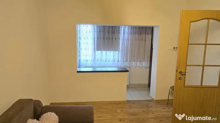 Garsonieră decomandată în Central