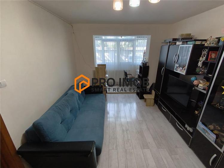 Apartament cu 2 camere semidecomandat, mobilat în 1 Decembrie