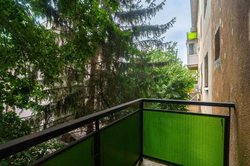 Apartament cu 4 camere decomandat în Central