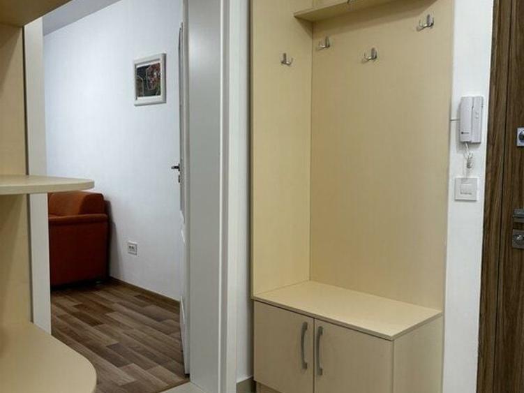 Apartament cu 2 camere semidecomandat în Banu Manta