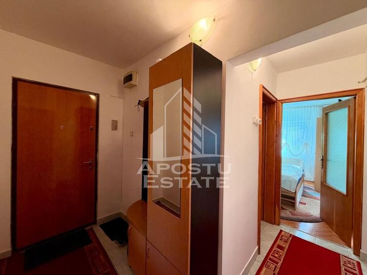 Apartament cu 3 camere decomandat, mobilat în Aradului