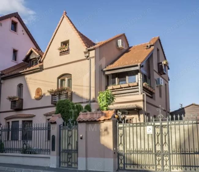 Casă cu 7 camere cu Teren 200 Mp în Ultracentral