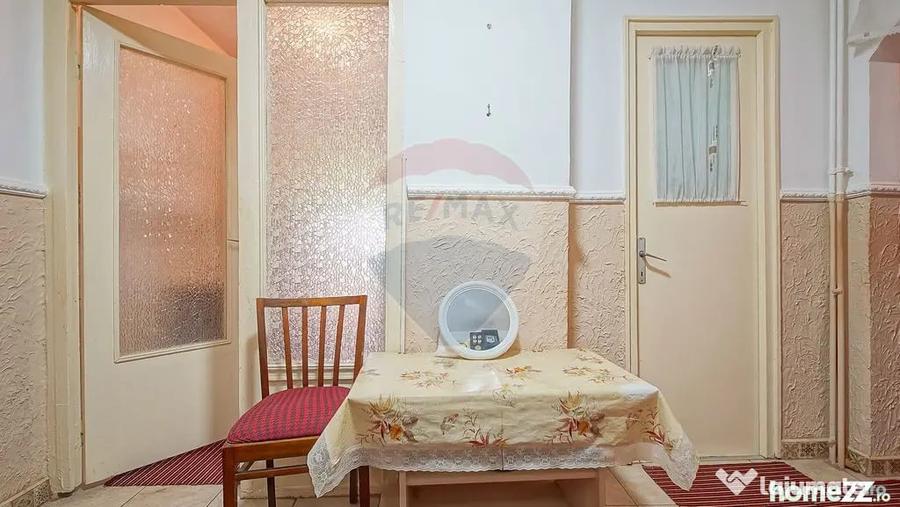 Apartament cu 3 camere semidecomandat în Griviței