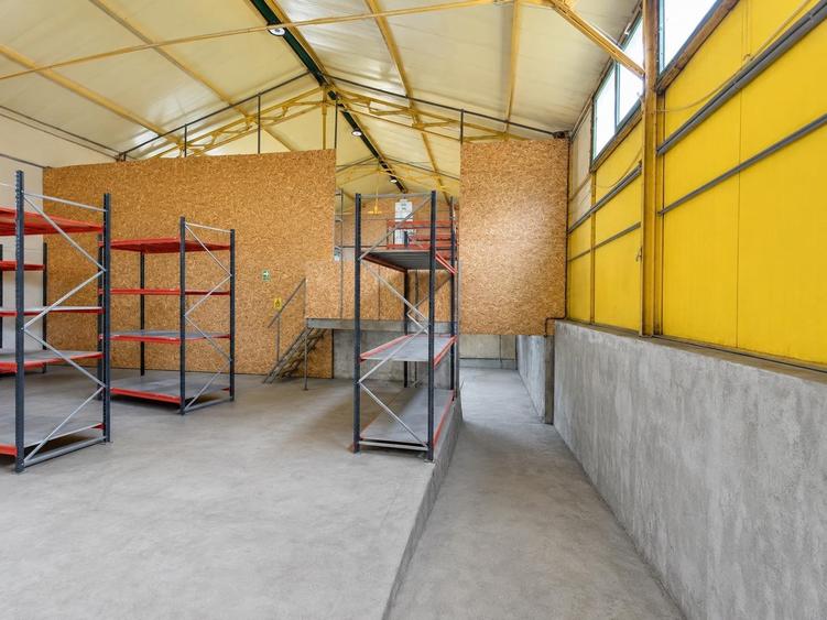 Spațiu industrial, de 395 mp, în Dancu