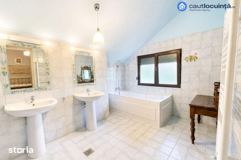 Casă cu 7 camere cu Teren 811 Mp în Corbeanca