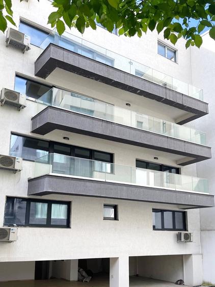 Apartament cu 3 camere decomandat în Polonă