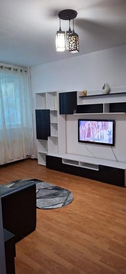 Apartament cu 2 camere semidecomandat în Runcu