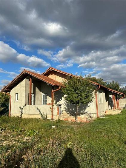 Casă individuală cu 3 camere cu Teren 460 Mp în Oșorhei